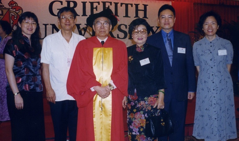 2001李亦園董事長獲頒澳洲格里菲斯大學榮譽博士學位